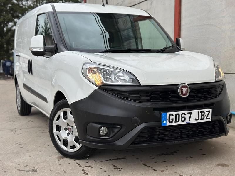 Used Fiat Doblò 105 HP (77 kW) 2018 White MPV