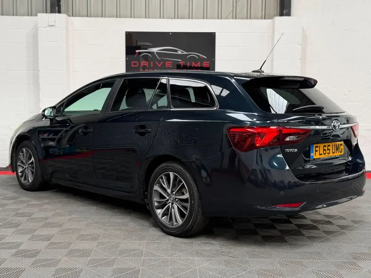 Used Toyota Avensis Business Edition 2015 Grey Estate