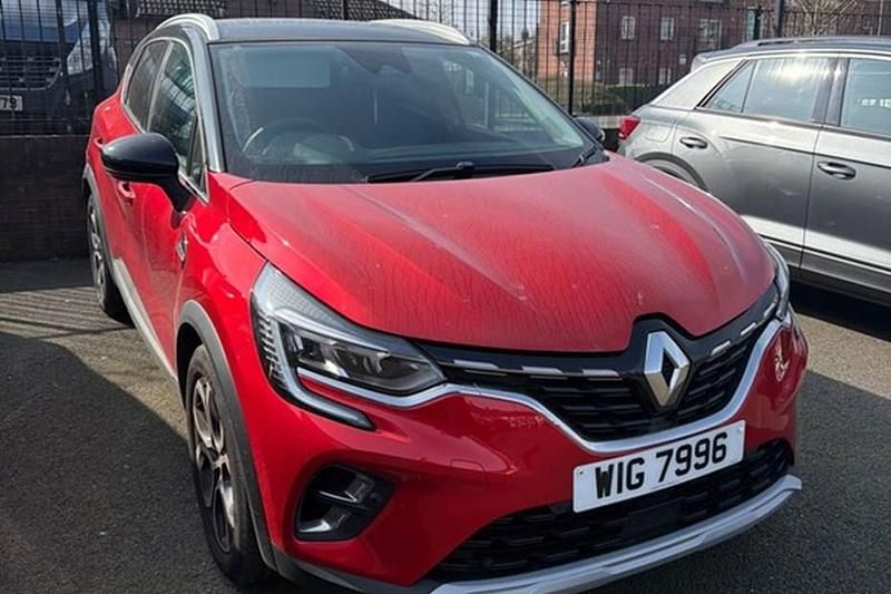 Used Renault Captur Techno 91 HP (66 kW) 2023 Red/black SUV