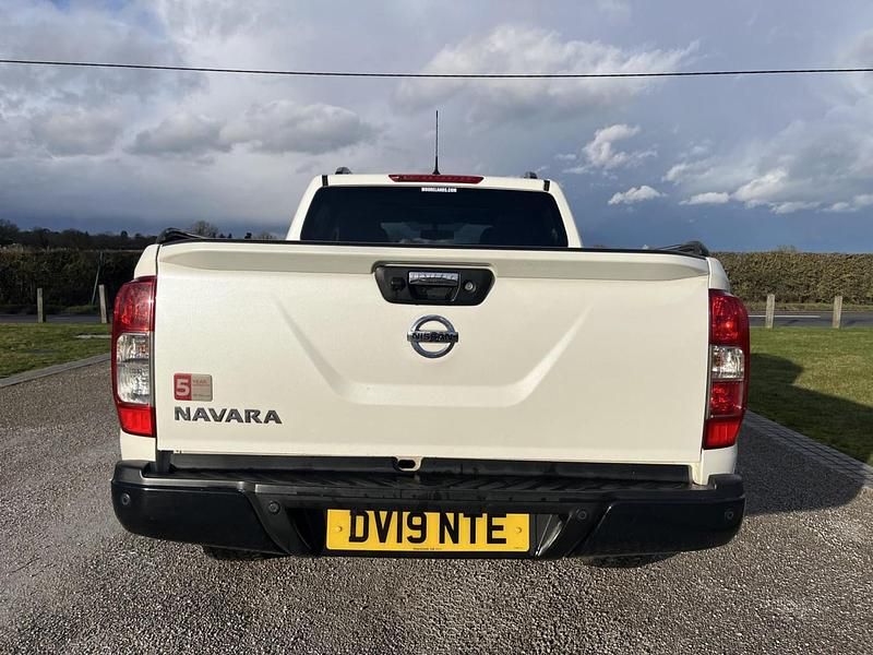 Used Nissan Navara N-Guard 190 HP (139 kW) 2019 White Pickup