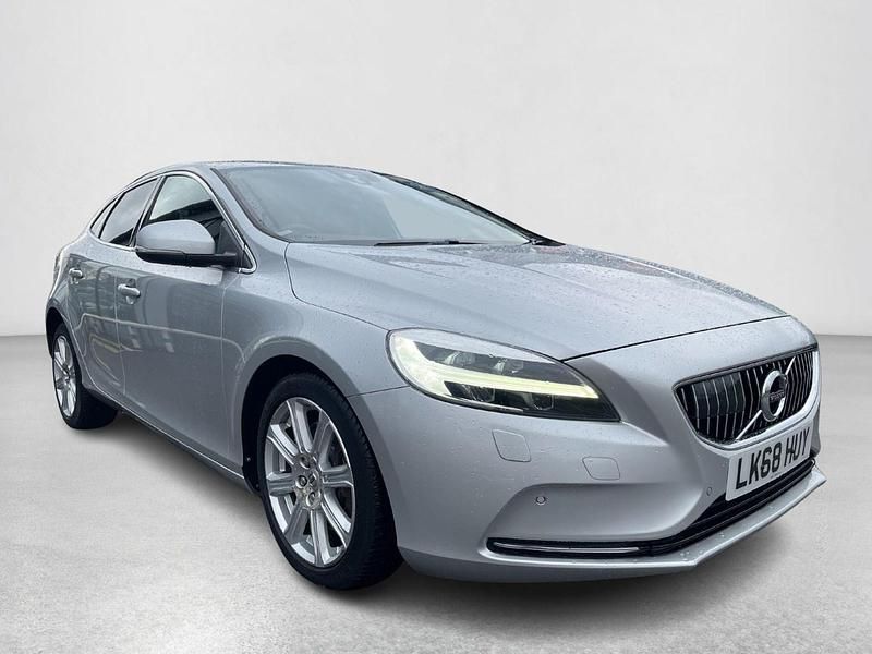 Silver Used 2018 Volvo V40 Inscription Hatchback | £11,750 (Fair price) - Image 1/4