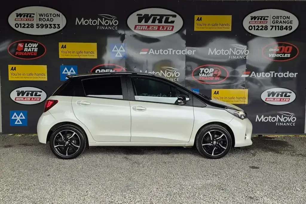 Used Toyota Yaris Design 99 HP (72 kW) 2016 White Hatchback