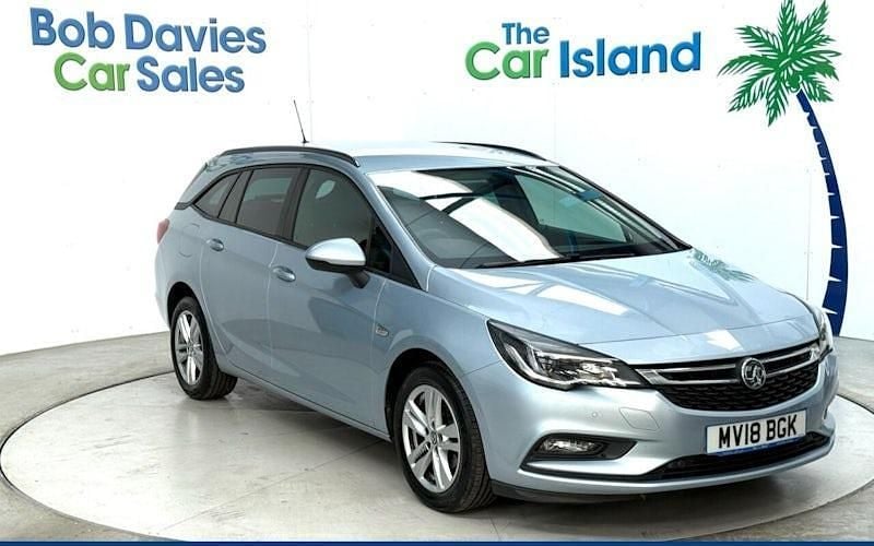Silver Used 2018 Vauxhall Astra Design Edition Estate | £7,500 (Fair price) - Image 1/4