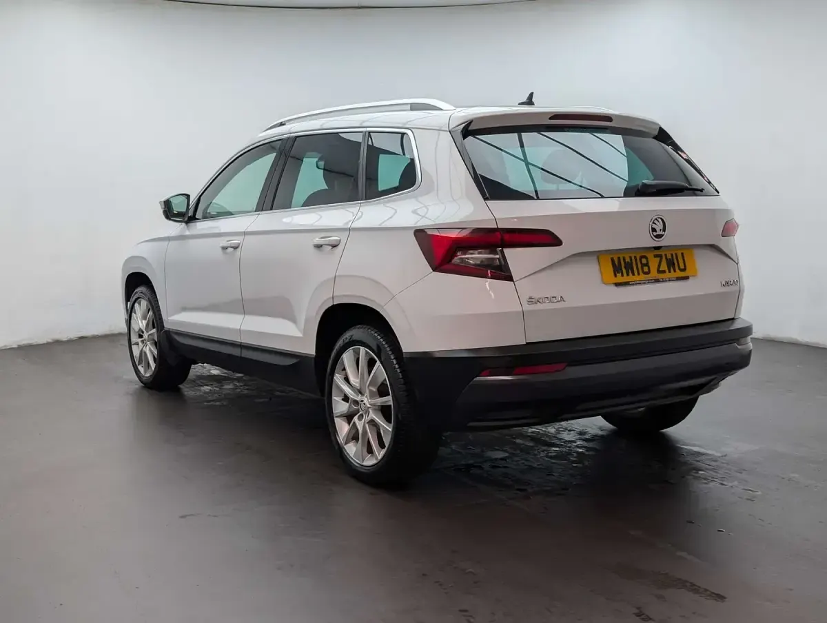 Used Skoda Karoq SE L 115 HP (84 kW) 2018 White SUV