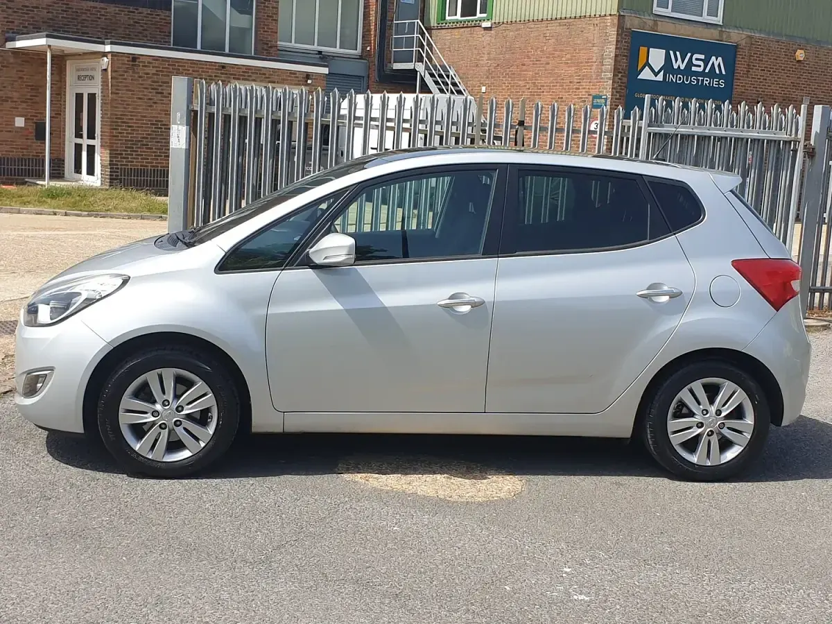 Used Hyundai ix20 Style 90 HP (66 kW) 2015 Silver Hatchback