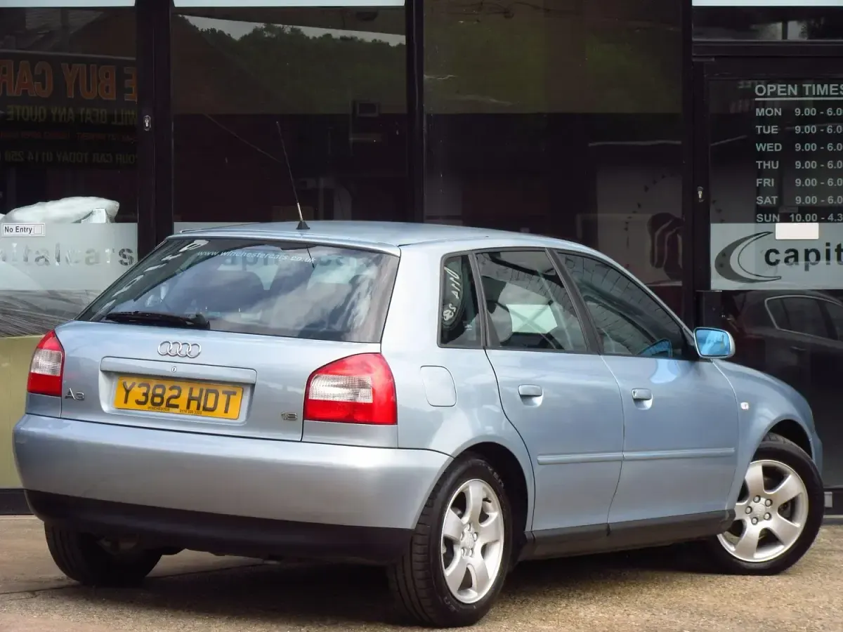 Used Audi A3 Comfort 125 HP (91 kW) 2001 Blue Hatchback