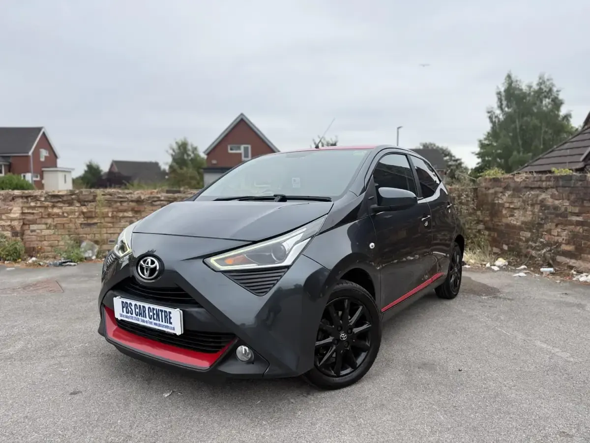 Used Toyota Aygo x-press 2018 Grey Hatchback