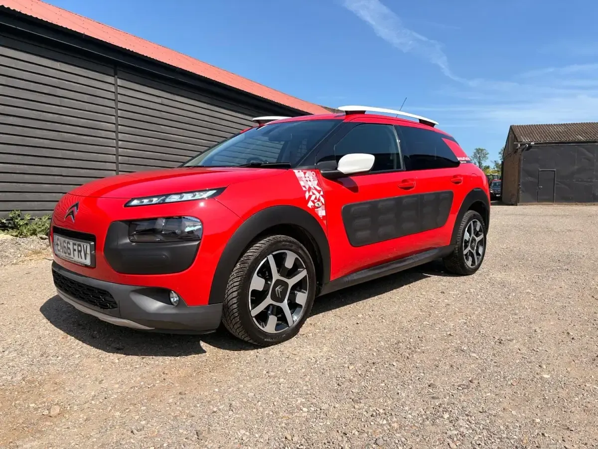 Used Citroën C4 Cactus Rip Curl 110 HP (80 kW) 2017 Red Hatchback