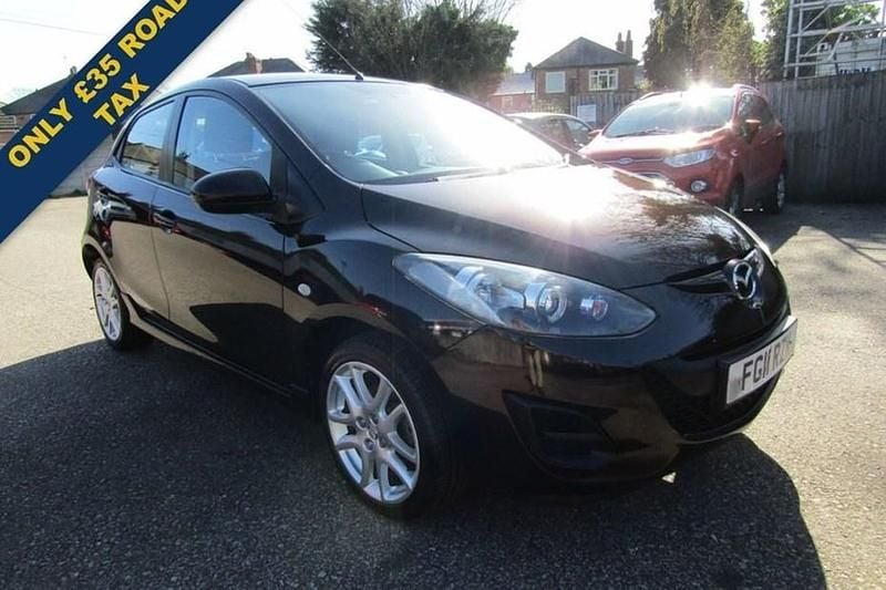 Used Mazda 2 84 HP (61 kW) 2011 Red Hatchback