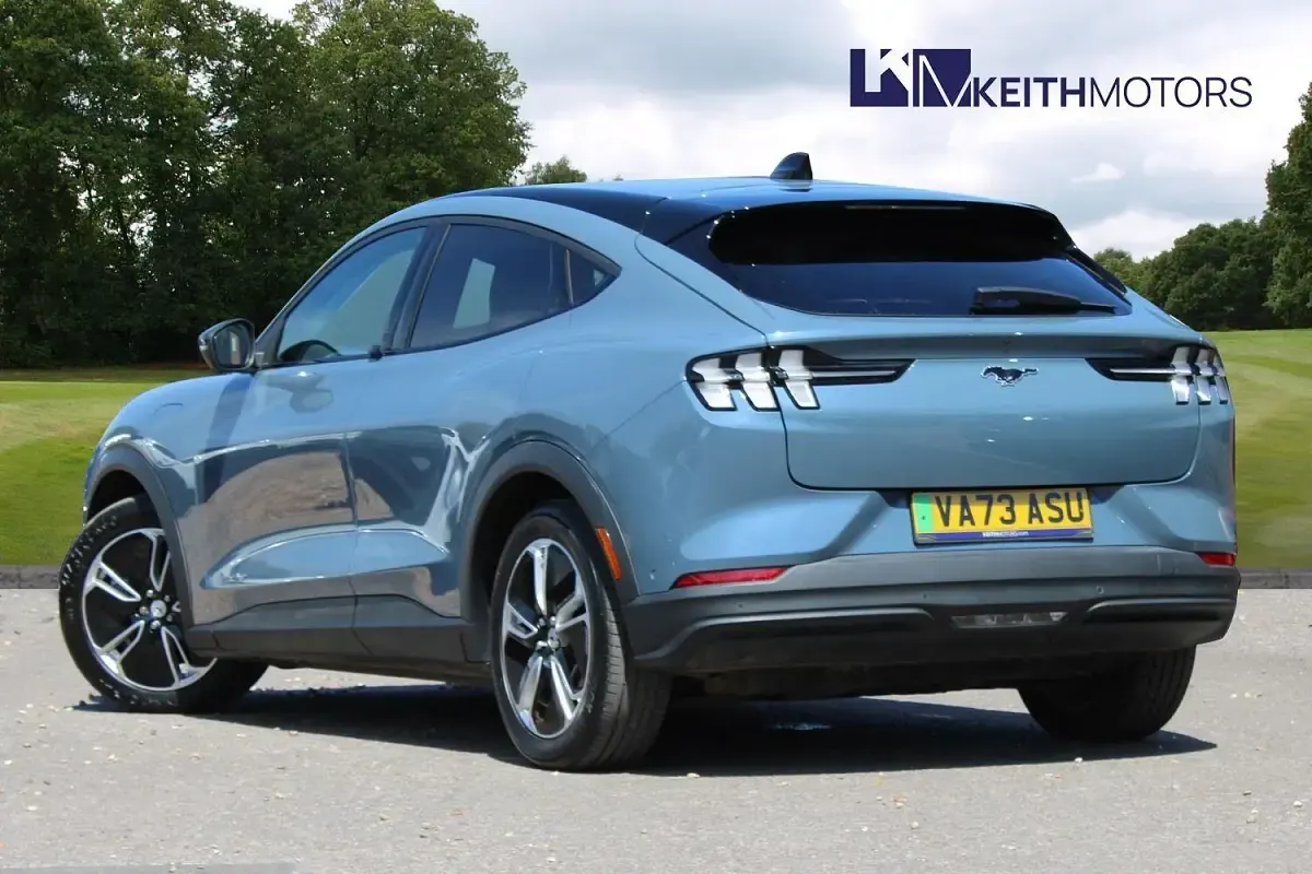 Used Ford Mustang Select 269 HP (197 kW) 2024 Blue Hatchback