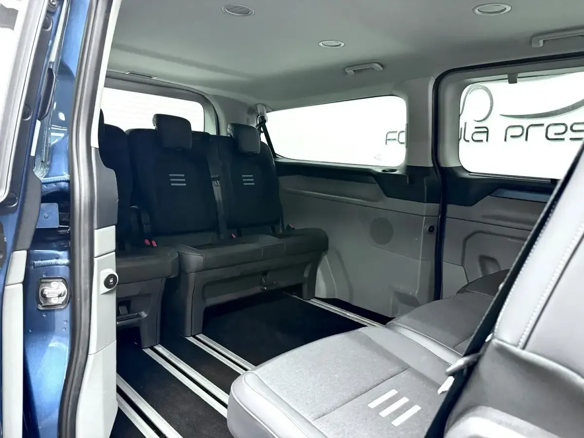 Begagnad Ford Tourneo Active 170 HK (125 kW) 2025 Blå Minibuss