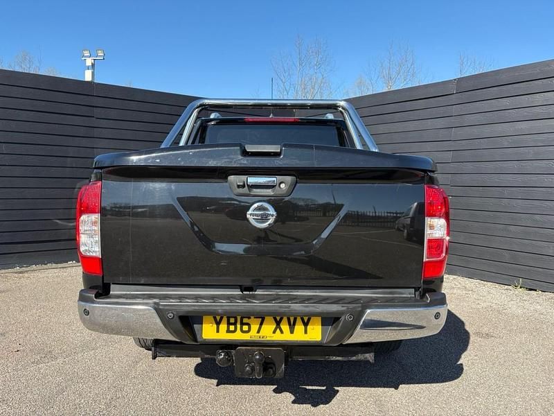 Used Nissan Navara Tekna 190 HP (139 kW) 2017 Black Pickup