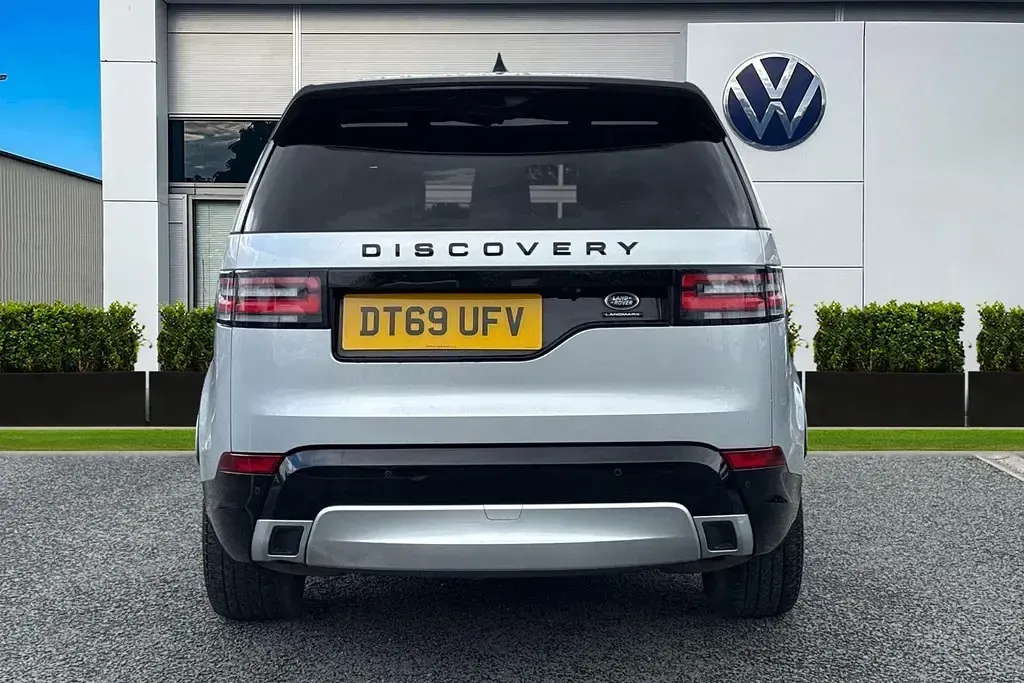 Usado Land Rover Discovery 5 Landmark 302 HP (222 kW) 2020 Prateado SUV