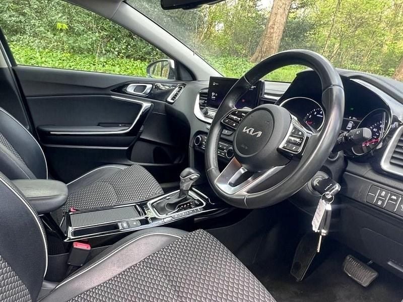 Used Kia Ceed 158 HP (116 kW) 2021 White Hatchback