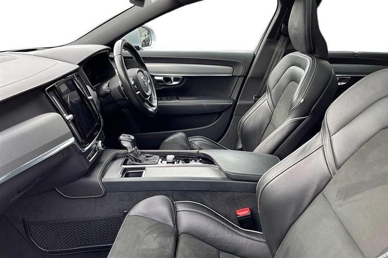 Used Volvo V90 R-Design Pro 235 HP (172 kW) 2019 Black Estate
