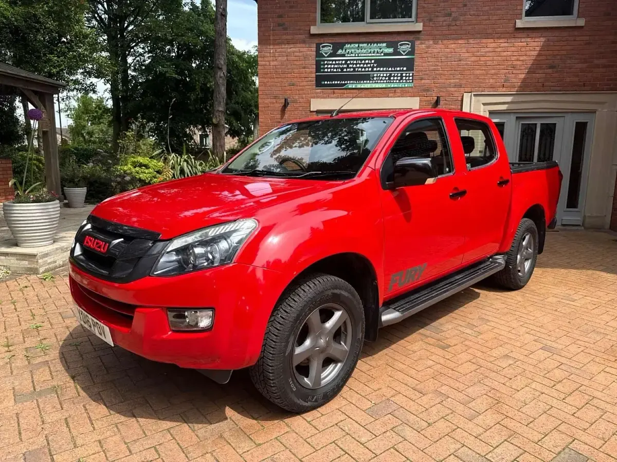Used Isuzu D-Max 161 HP (118 kW) 2016 Red Pickup