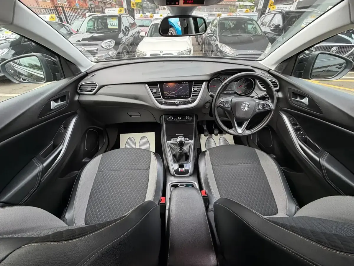 Used Vauxhall Grandland X Sport 120 HP (88 kW) 2018 Black SUV
