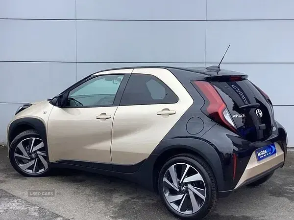 Used Toyota Aygo X 72 HP (52 kW) 2025 Beige SUV