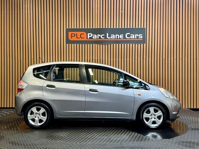 Used Honda Jazz SE 2010 Silver Hatchback