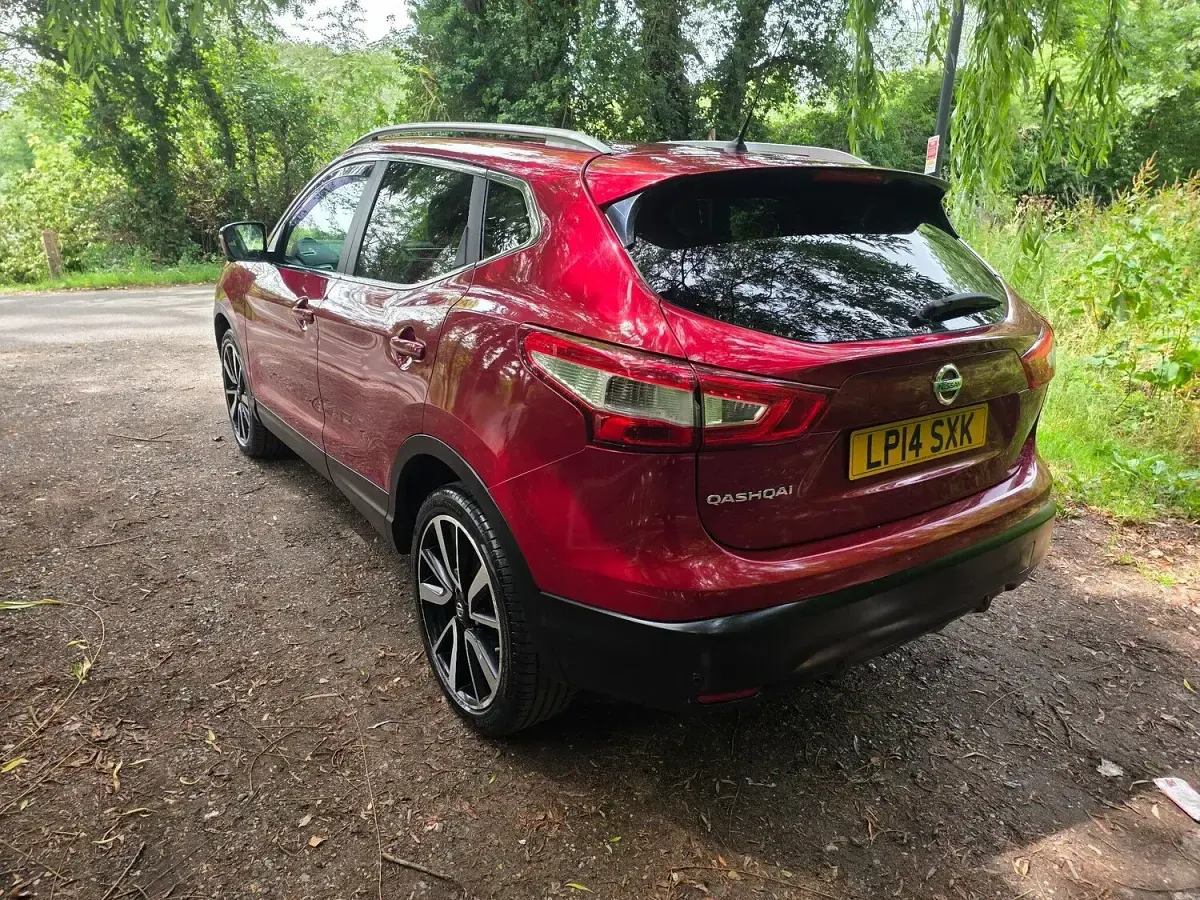 Used Nissan Qashqai Tekna 115 HP (84 kW) 2014 Red SUV