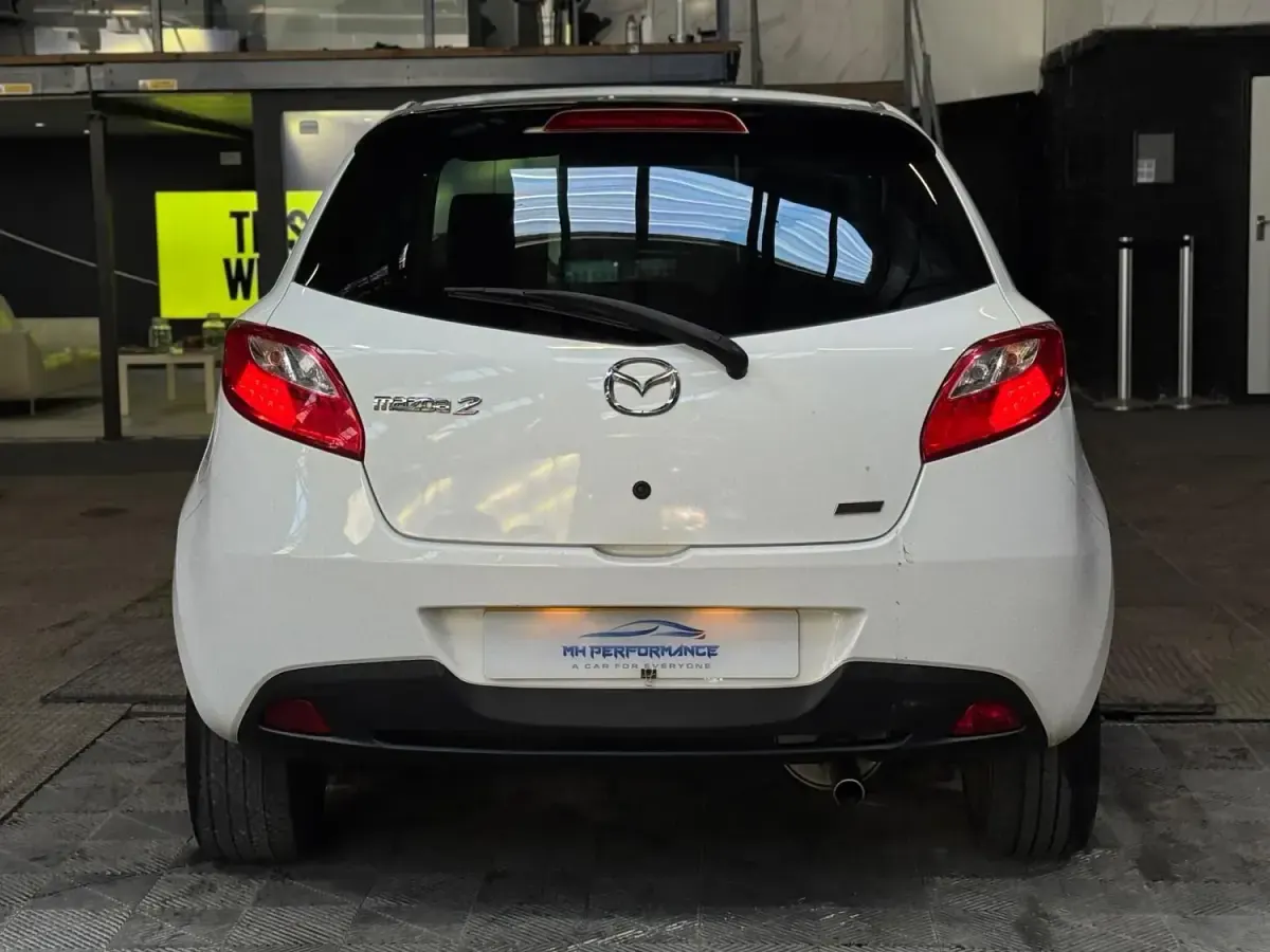 Używany Mazda 2 Edition 2014 Biały Hatchback