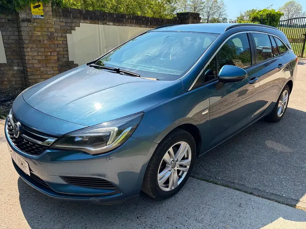 Used Vauxhall Astra Design Edition 2017 Blue Estate