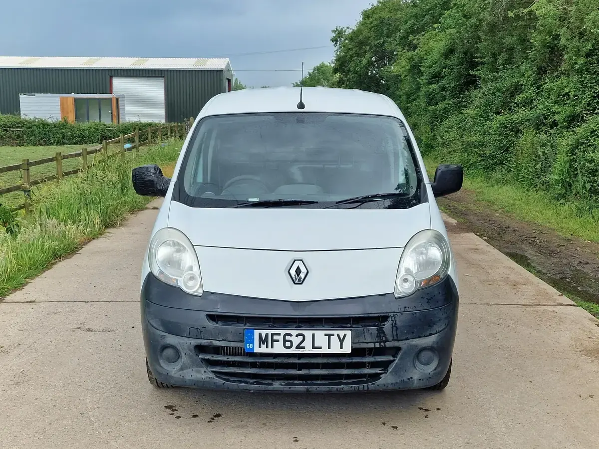 Used Renault Kangoo 90 HP (66 kW) 2012 White MPV