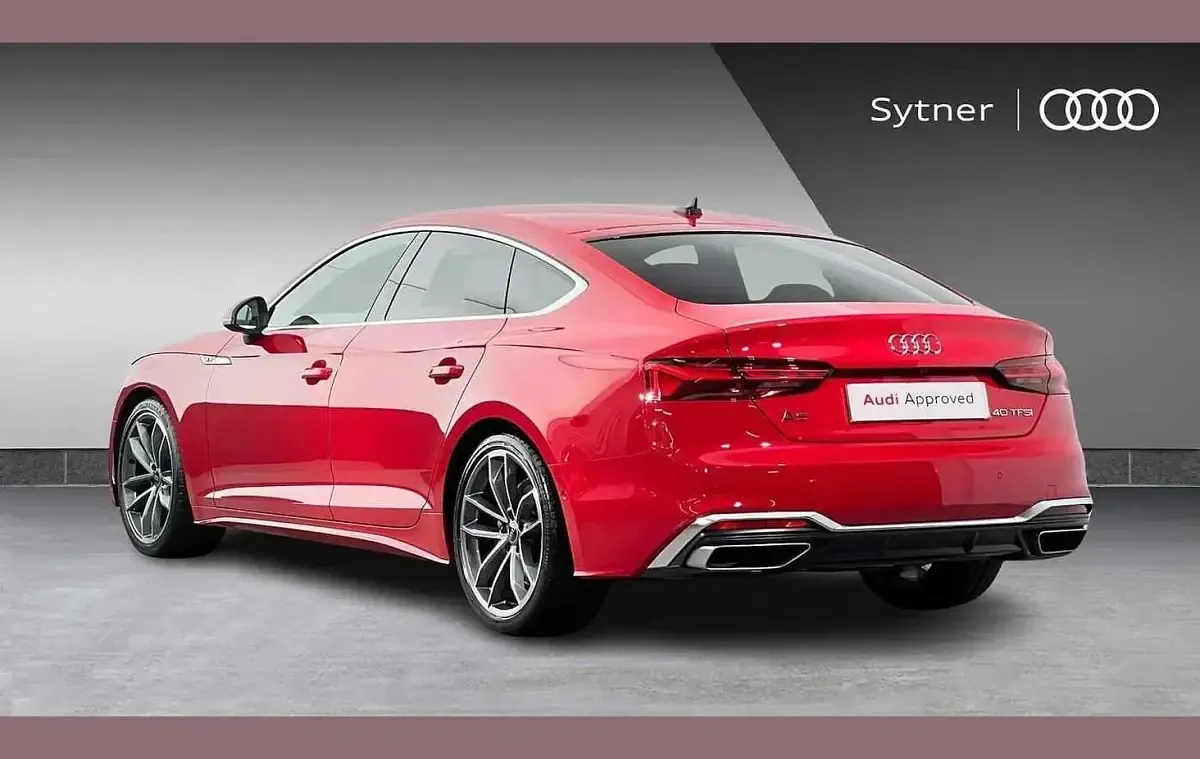 Begagnad Audi A5 S-Line 200 HK (147 kW) 2024 Röd Halvkombi