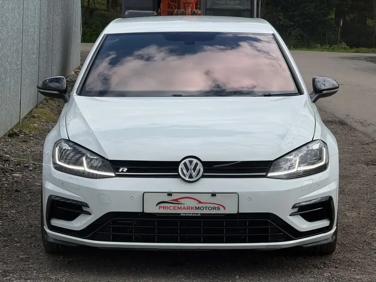 Begagnad VW Golf VII R 310 HK (228 kW) 2018 Vit Halvkombi