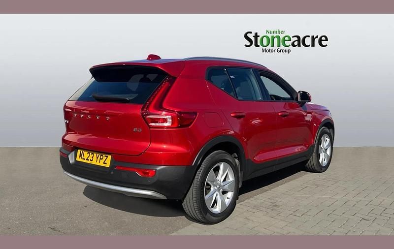Used Volvo XC40 Core 161 HP (118 kW) 2023 Red SUV