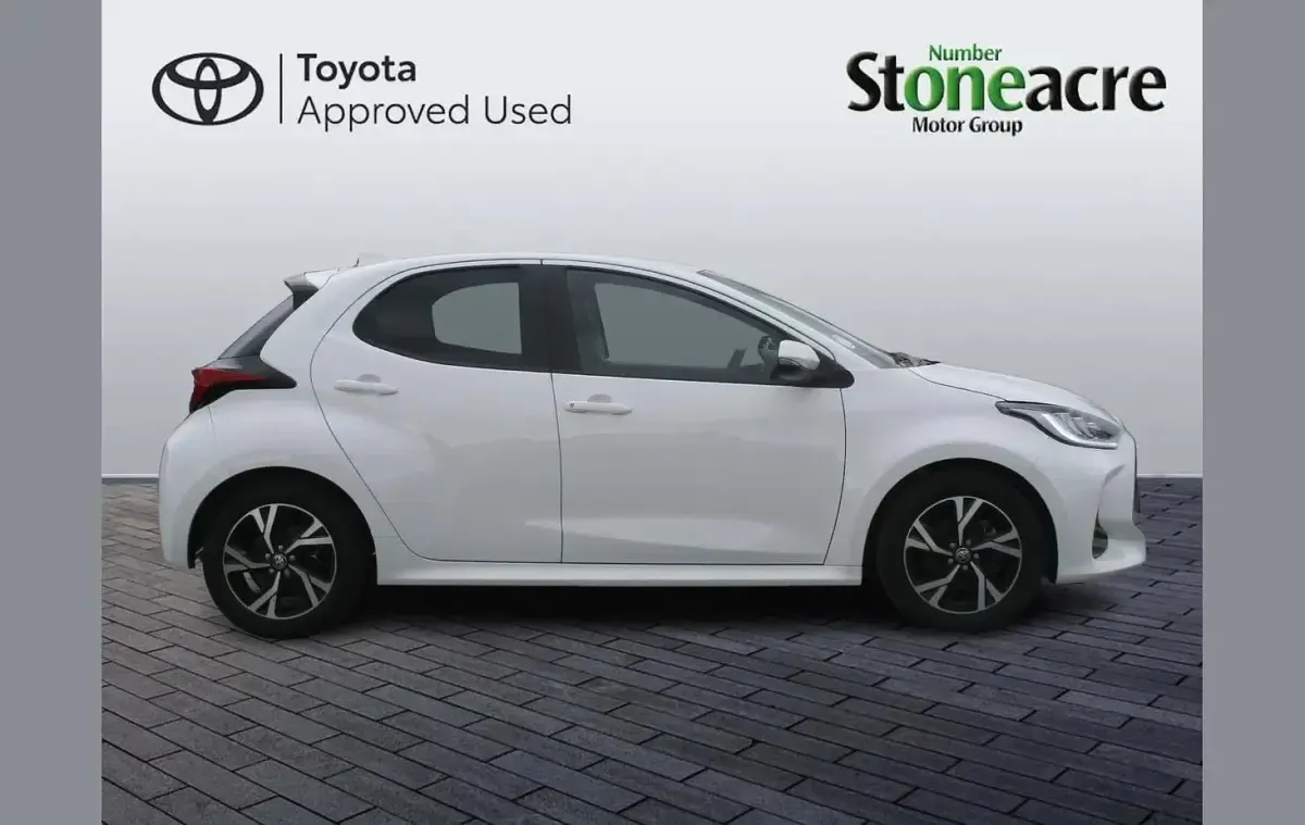 Used Toyota Yaris Design 113 HP (83 kW) 2024 White Hatchback