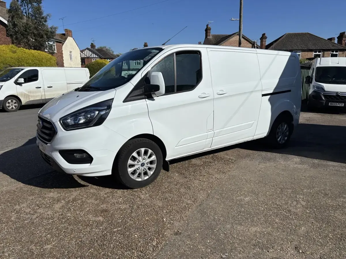 Usado Ford Transit Custom Limited 130 CV (95 kW) 2023 Blanco Van