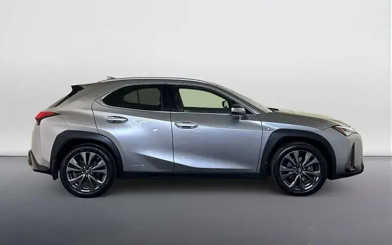 Used Lexus UX Sport Line 184 HP (135 kW) 2021 Silver SUV