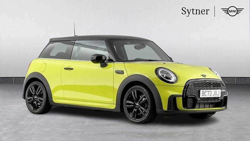 Used Mini Cooper Hatch 134 HP (98 kW) 2024 Yellow Hatchback