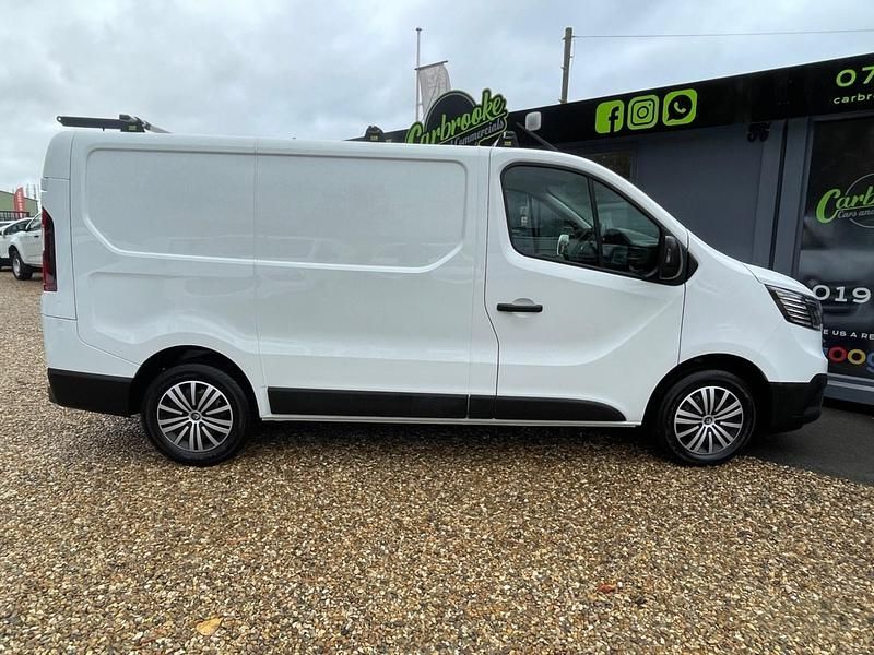 Used Renault Trafic Business 130 HP (95 kW) 2022 White MPV