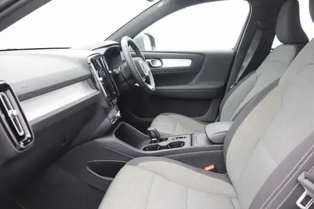 Used Volvo XC40 Core 161 HP (118 kW) 2024 Grey SUV