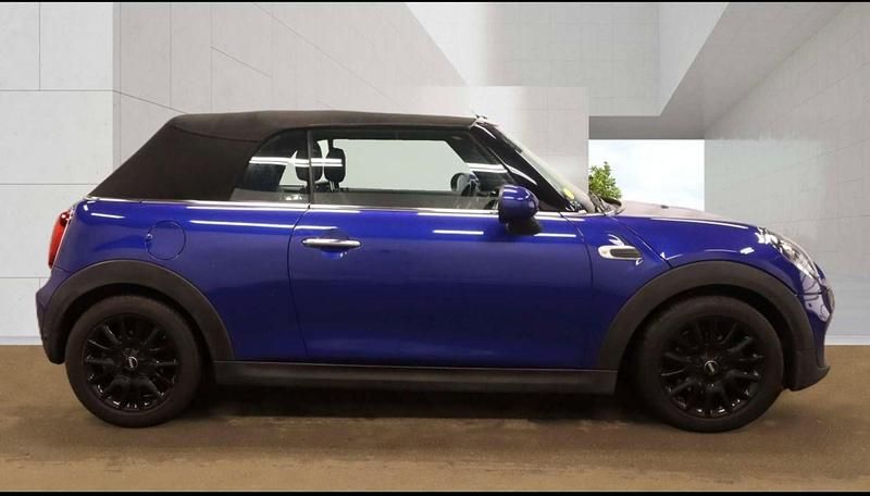 Begagnad Mini Cooper Cabriolet 2018 Blå Cab