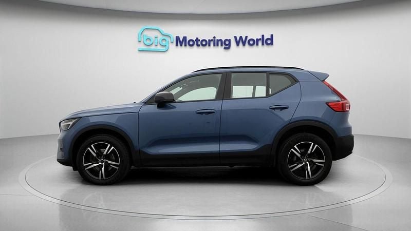 Begagnad Volvo XC40 Plus 2022 Blå SUV