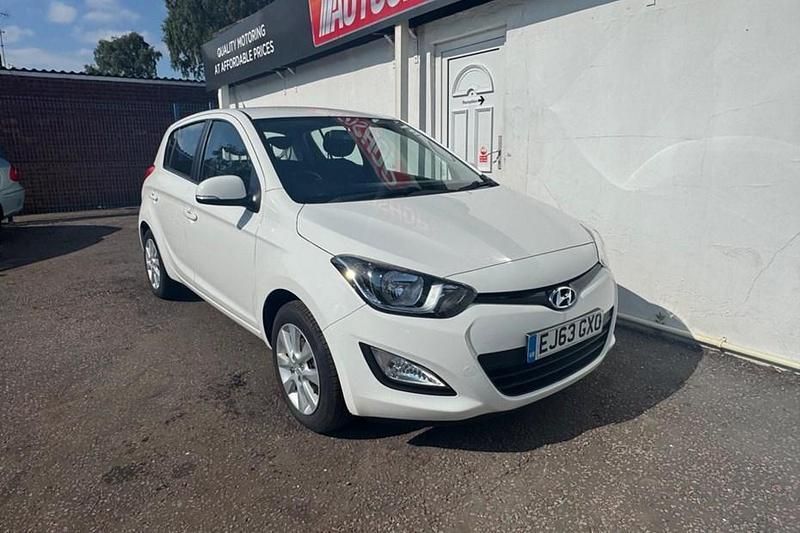 White Used 2013 Hyundai i20 Active Hatchback | £3,995 (Fair price) - Image 1/1
