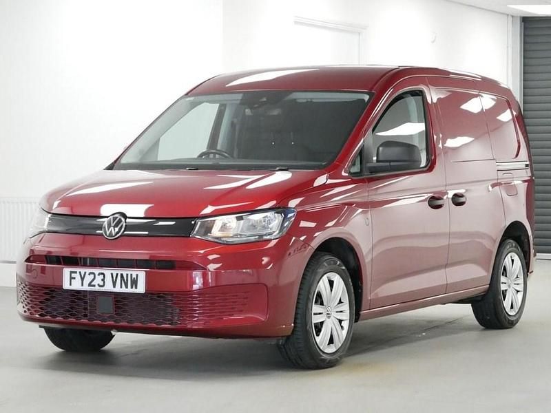 Używany VW Caddy 122 KM (89 kW) 2023 Czerwony Minivan