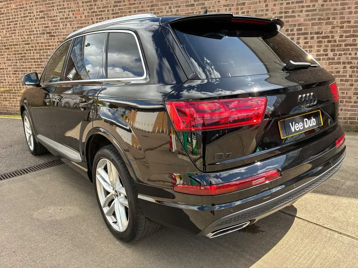 Used Audi Q7 S-Line 218 HP (160 kW) 2017 Black SUV