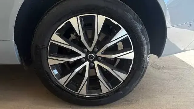 Usado Volvo XC60 Plus 247 HP (181 kW) 2025 Cinzento SUV