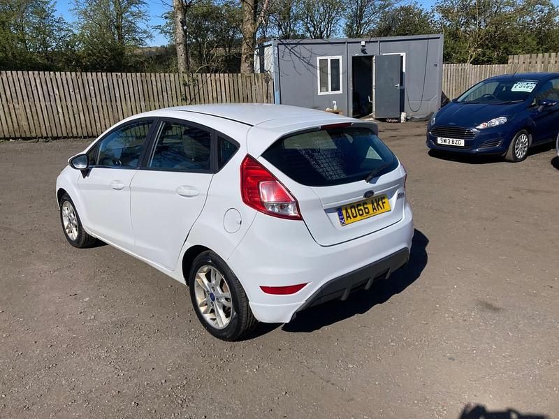 Used Ford Fiesta Zetec 2016 White Hatchback
