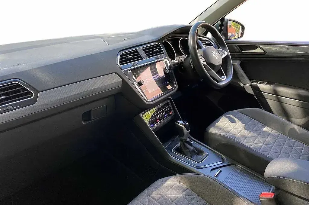 Used VW Tiguan Life 150 HP (110 kW) 2023 Dolphin grey SUV