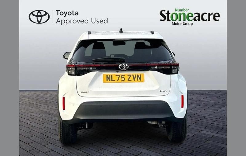 New Toyota Yaris Cross Design 113 HP (83 kW) 2025 White SUV