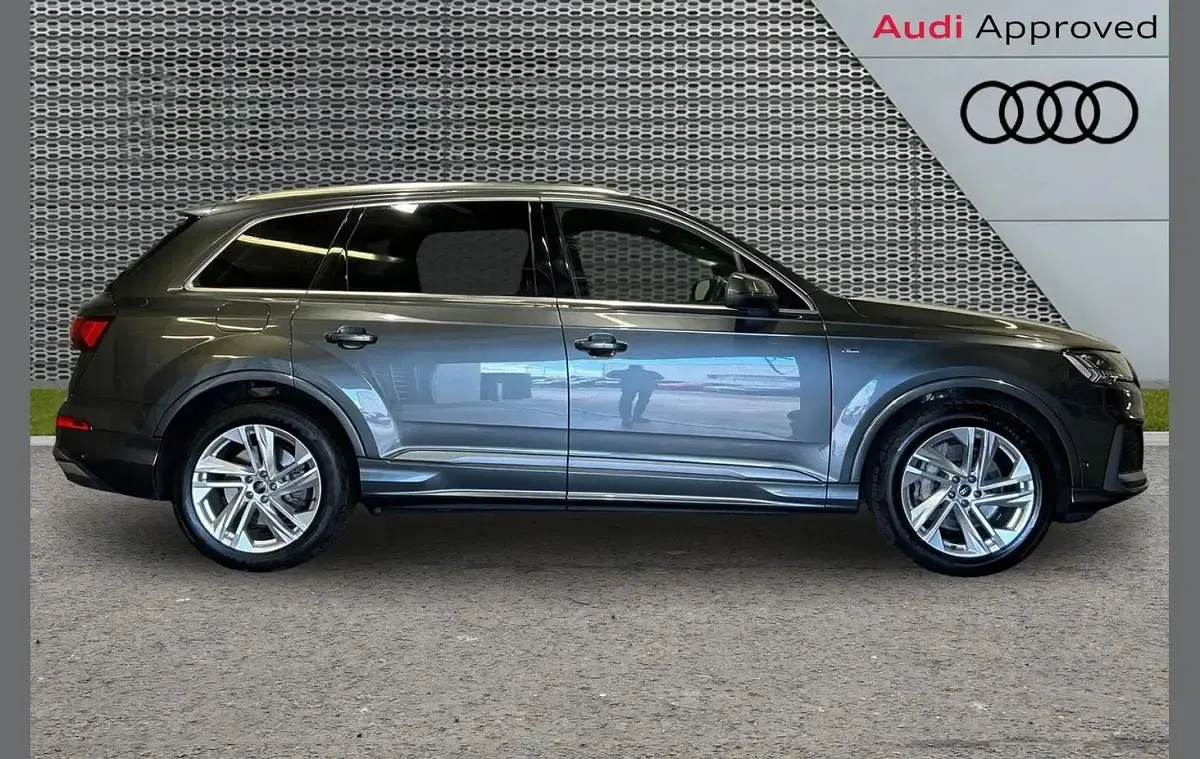 Used Audi Q7 S-Line 228 HP (167 kW) 2023 Grey SUV