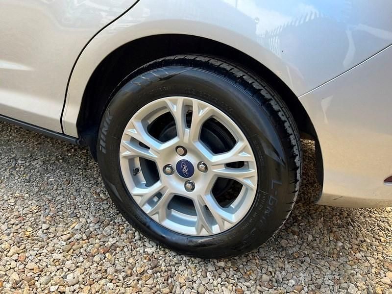 Used Ford B-MAX Zetec 105 HP (77 kW) 2014 Silver MPV