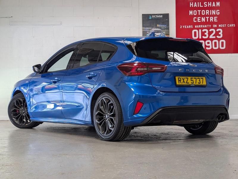 Used Ford Focus ST-Line 2022 Chrome blue Hatchback