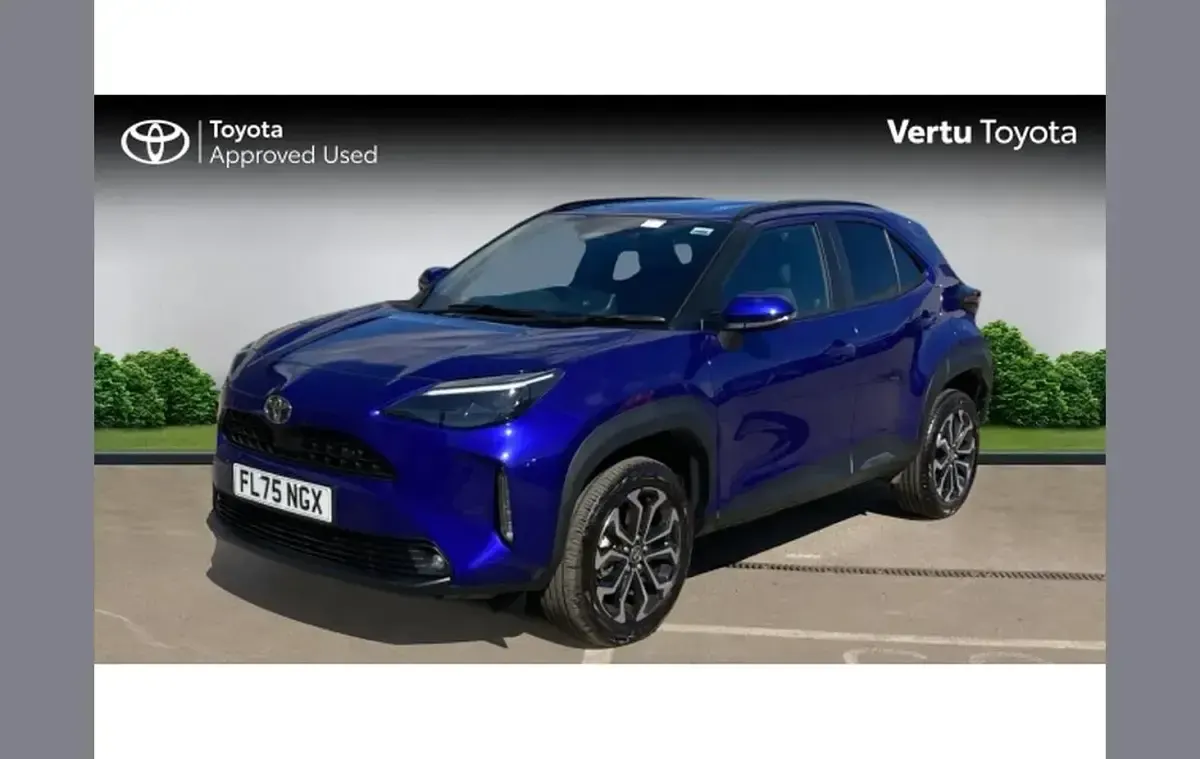 Used Toyota Yaris Cross Design 113 HP (83 kW) 2025 Blue SUV