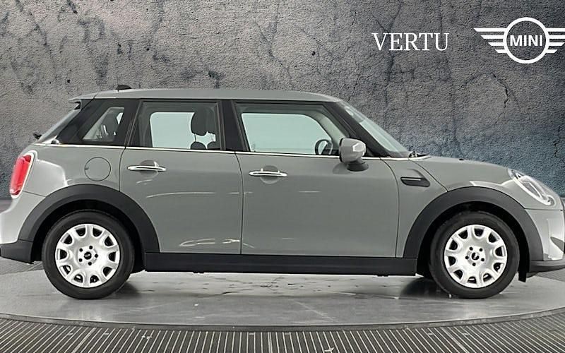 Usado Mini ONE Classic 102 CV (75 kW) 2022 Gris Utilitario